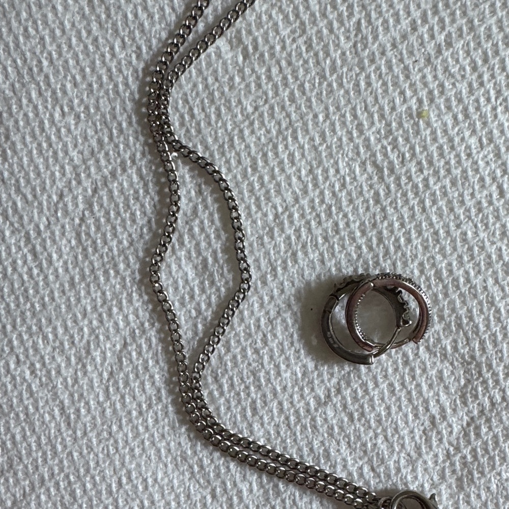 Elegant Silver Necklace and earring Set - Picture 3 of 4